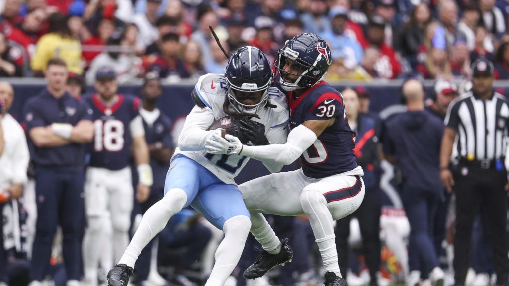 Analyst criticizes Titans’ wide receiver group.