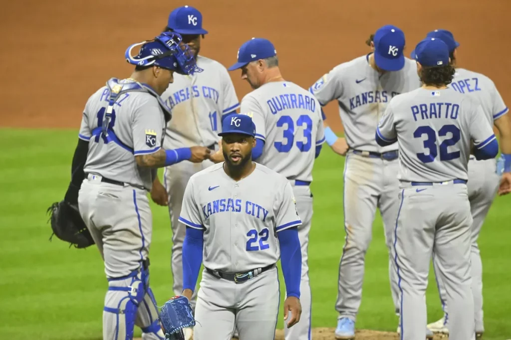 The Royals suffer a crushing defeat, 6-2, as a disastrous sixth inning seals their fate against the Rangers….see the outcome