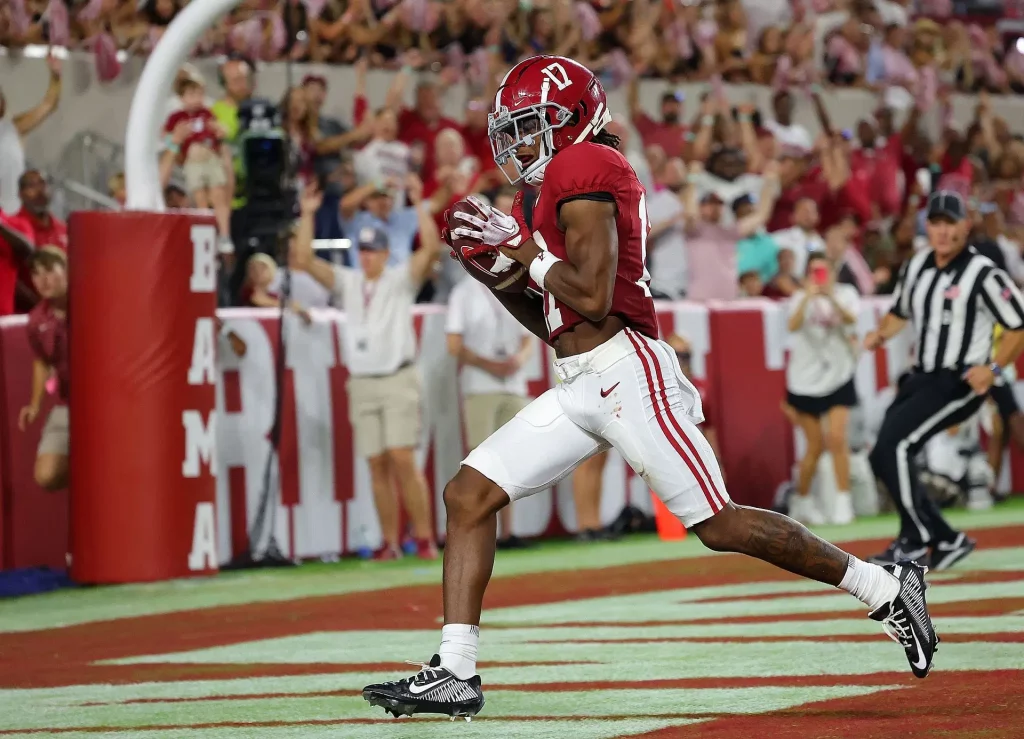 “I’m coming back.” The former wide receiver star of Alabama has terminated his contract with  Texas, stating that he will…