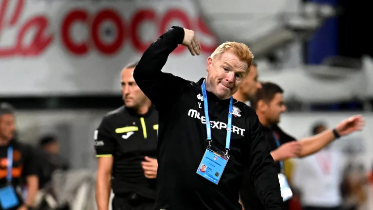 https___www.prosport.ro_wp-content_uploads_2024_08_Neil-Lennon-a-mai-scapat-de-un-fotbalist-de-la-Rapid.-Cel-mai-vechi-jucator-din-lot-a-fost-transferat-la-alta-echipa-din-Superliga-scaled