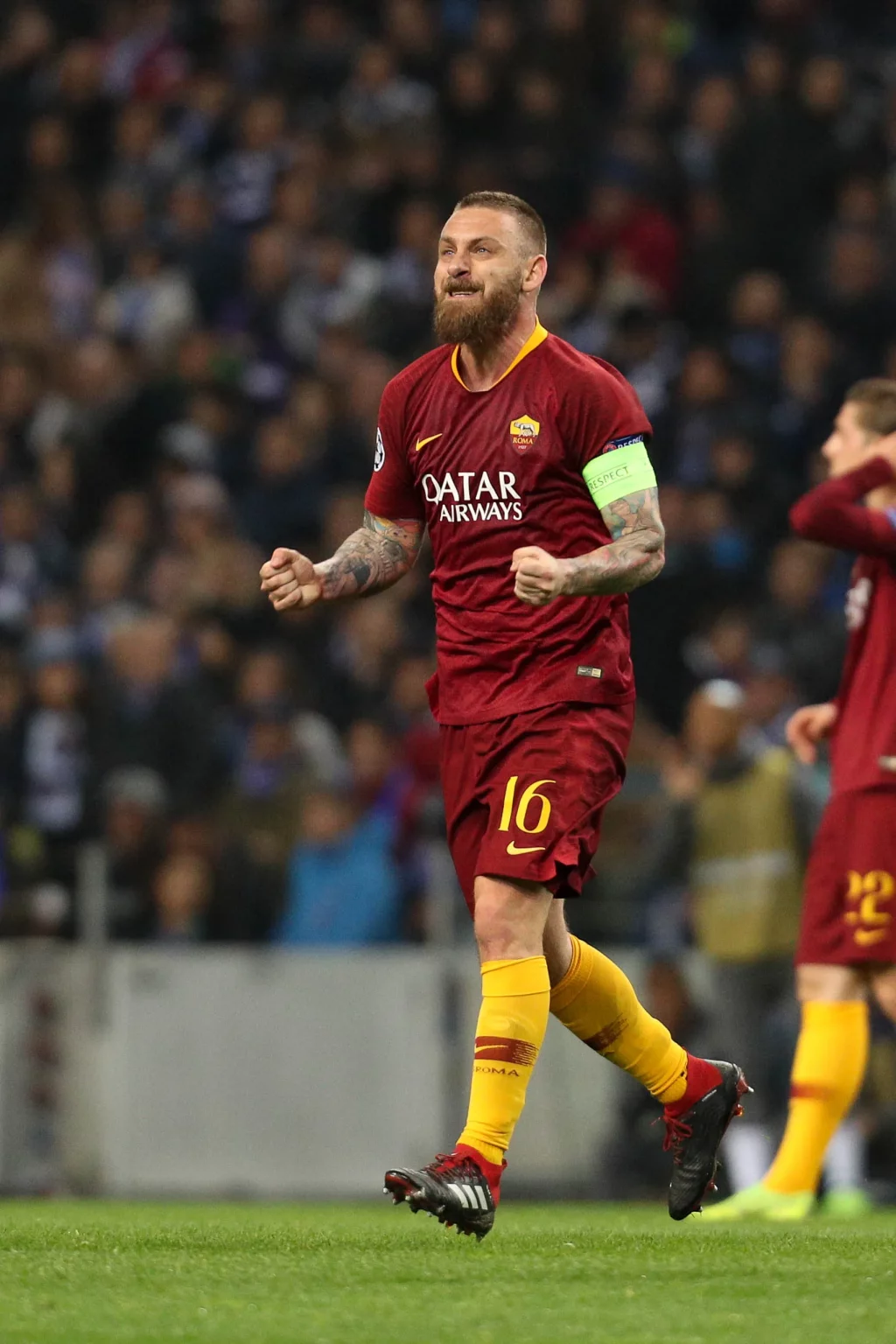 Il Re è Tornato: L’ex giocatore della Roma, Daniele De Rossi, il cui contratto è stato risolto a causa di problemi… Scopri di più