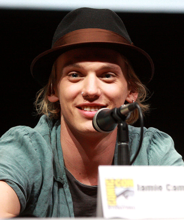 Jamie_Campbell_Bower_by_Gage_Skidmore