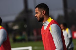 Eilmeldung: Bayern-Trainer Vincent Kompany legt 46-Millionen-Pfund-Angebot für Liverpools Linksaußen Cody Gakpo vor