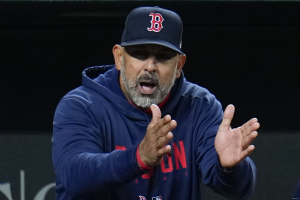 Alex Cora Sacude la MLB: Cuatro Jugadores Veteranos Suspendidos por Seis Semanas Tras una Derrota Devastadora