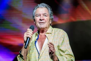 Too Sad to Say Goodbye: Heartbroken Ian Gillan Announces Departure from Deep Purple Due to Age