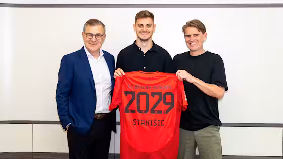 Ein trauriger Abschied: Bayern-Verteidiger Josip Stanišić wechselt nach letzten Gesprächen zu englischem Championship-Klub