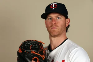 Intercambio Sorpresa: Los Yankees Adquieren al Veterano Anthony DeSclafani para Reforzar la Rotación Abridora