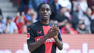 Noch ein Abschied? Offizielles Statement: Bayer Leverkusen bestätigt Verbleib von Jeremie Frimpong
