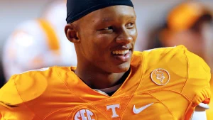 A Familiar Star Returns: Joshua Dobbs Terminates Contract with Patriots, Heads Back to Tennessee Vols