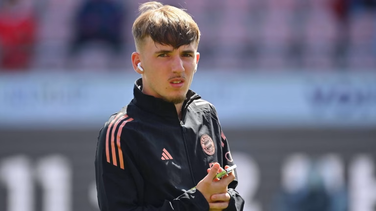 Deal Perfect: Bayern München unterschreibt 4-Jahres-Vertrag mit jungem U15-Talent Lennart Karl für das Profiteam