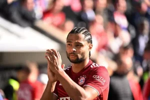 Sommer-Transfer-Schlagzeile: Serge Gnabry vor Wechsel von Bayern München in die Premier League nach erfolgreichen Verhandlungen