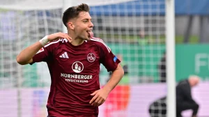 Offiziell: Angebot des 1. FC Köln für Nürnbergs Star Stefanos Tzimas stößt auf Widerstand – Trainer kämpft um seinen Top-Stürmer
