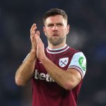 Eilmeldung: Schalke 04 nimmt Transfergespräche mit Ellis Simms aus der EFL Championship auf