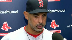 Titular: Alex Cora toma una audaz decisión para reemplazar a seis jugadores lesionados antes de que los Red Sox se desplomen