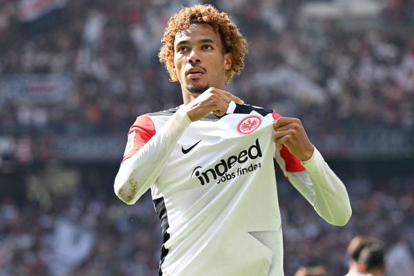Transfergerüchte dementiert: Hugo Ekitike bekennt sich zu Eintracht Frankfurt und verspricht Treue bis zum Bundesliga-Titel