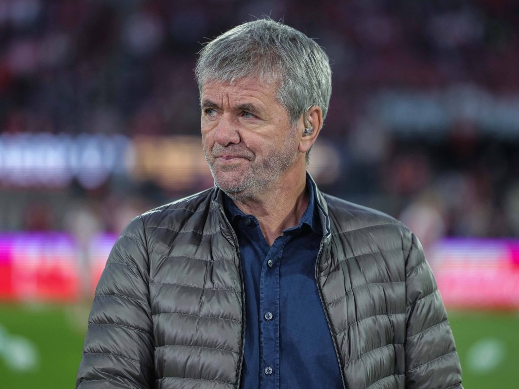 Neuigkeiten aus Köln: Trainer Friedhelm Funkel setzt auf intensives Training und taktische Disziplin, um die Mannschaft für die Bundesliga zu stärken