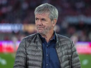 Neuigkeiten aus Köln: Trainer Friedhelm Funkel setzt auf intensives Training und taktische Disziplin, um die Mannschaft für die Bundesliga zu stärken