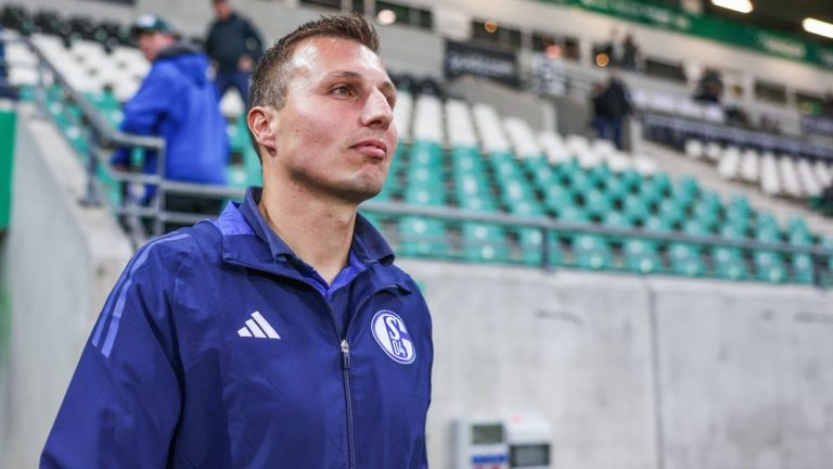 Schalke 04 Aktuell: Trainer Jakob Fimpel droht Entlassung bei verpasstem Bundesliga-Aufstieg