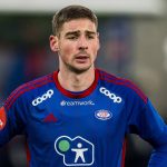 Sommer-Transferdeal: Der FC Bayern München nimmt Verhandlungen mit Holstein Kiels Abwehrstar John Tolkin auf