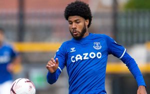 Eilmeldung: Schalke 04 nimmt Transfergespräche mit Ellis Simms aus der EFL Championship auf