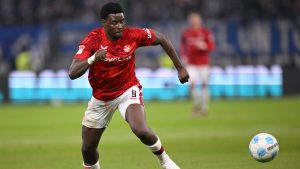 OFFIZIELL: Ragnar Ache bleibt beim 1. FC Köln – ein wichtiger Schritt für die Aufstiegsambitionen des Vereins